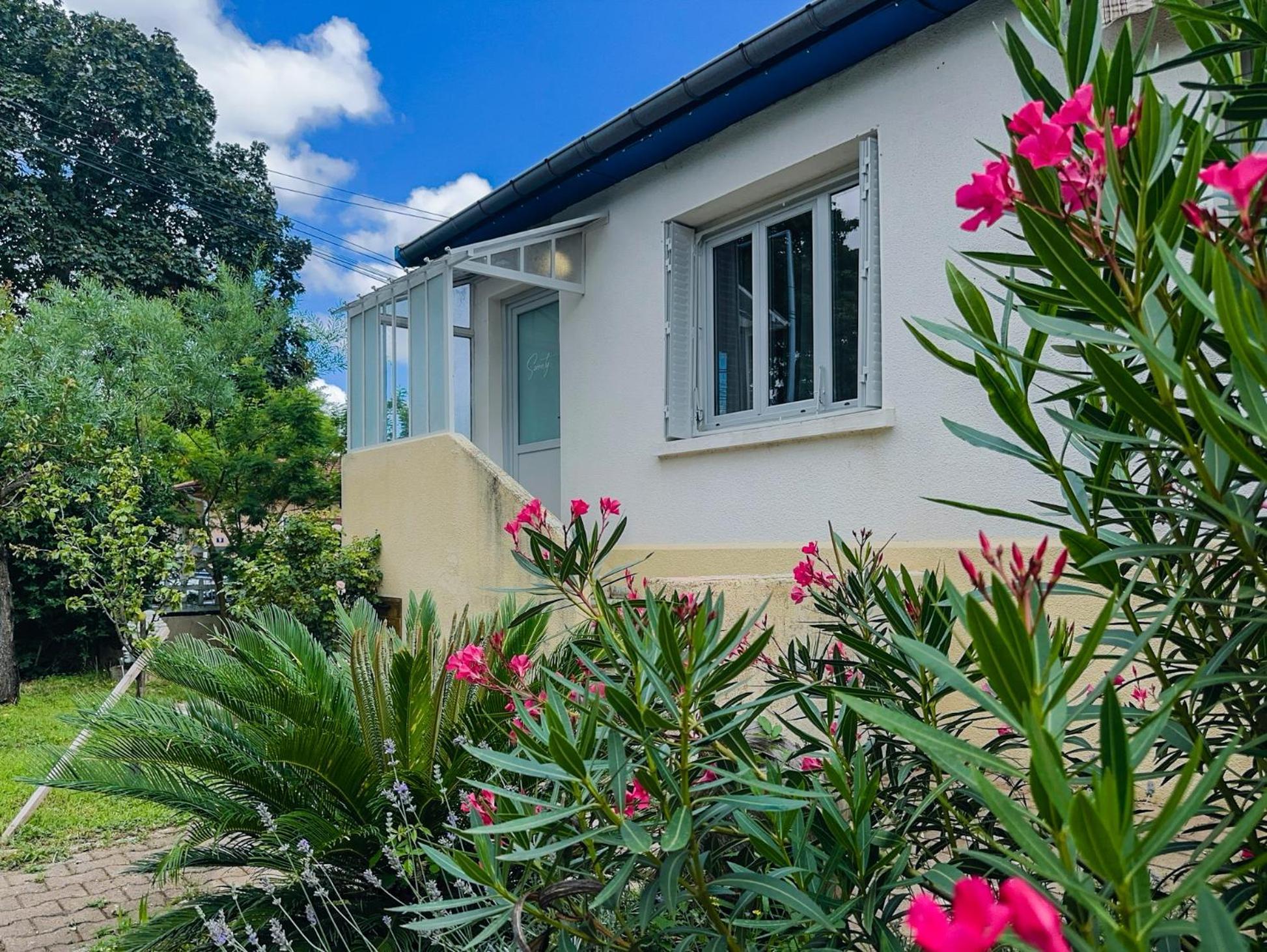 Serenity Suite Vénissieux المظهر الخارجي الصورة